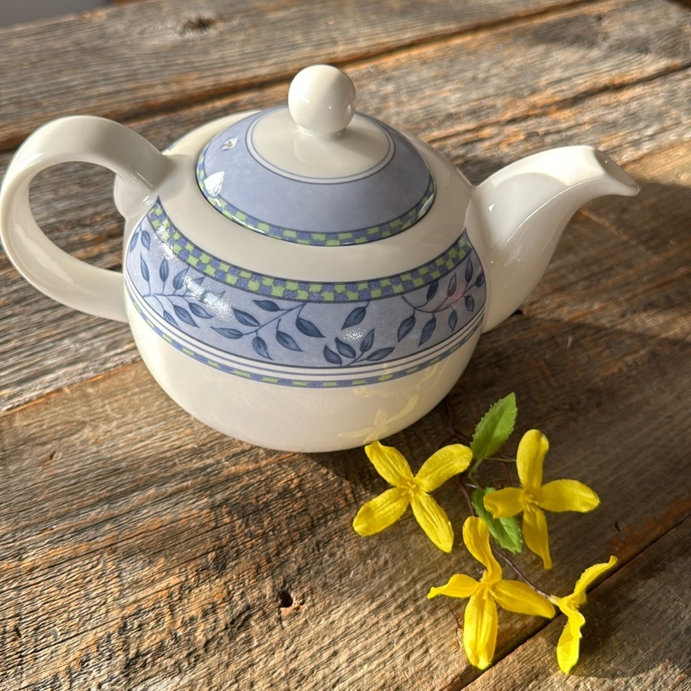 Royal Doulton Expressions Rivoli Tea Pot Fine China